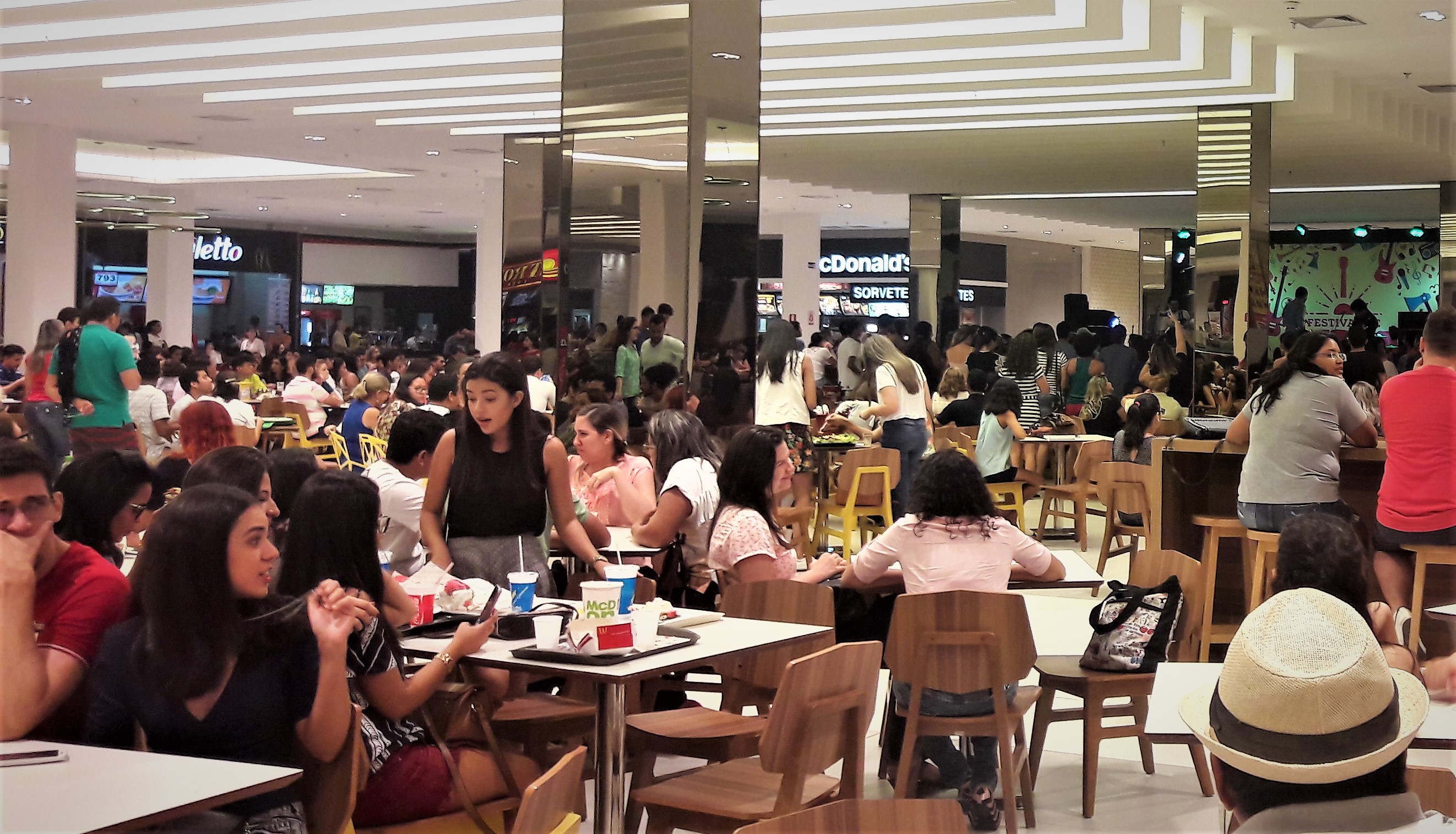 A praça de alimentação dos shoppings fica mais movimentada nos feriados (Foto: Divulgação)